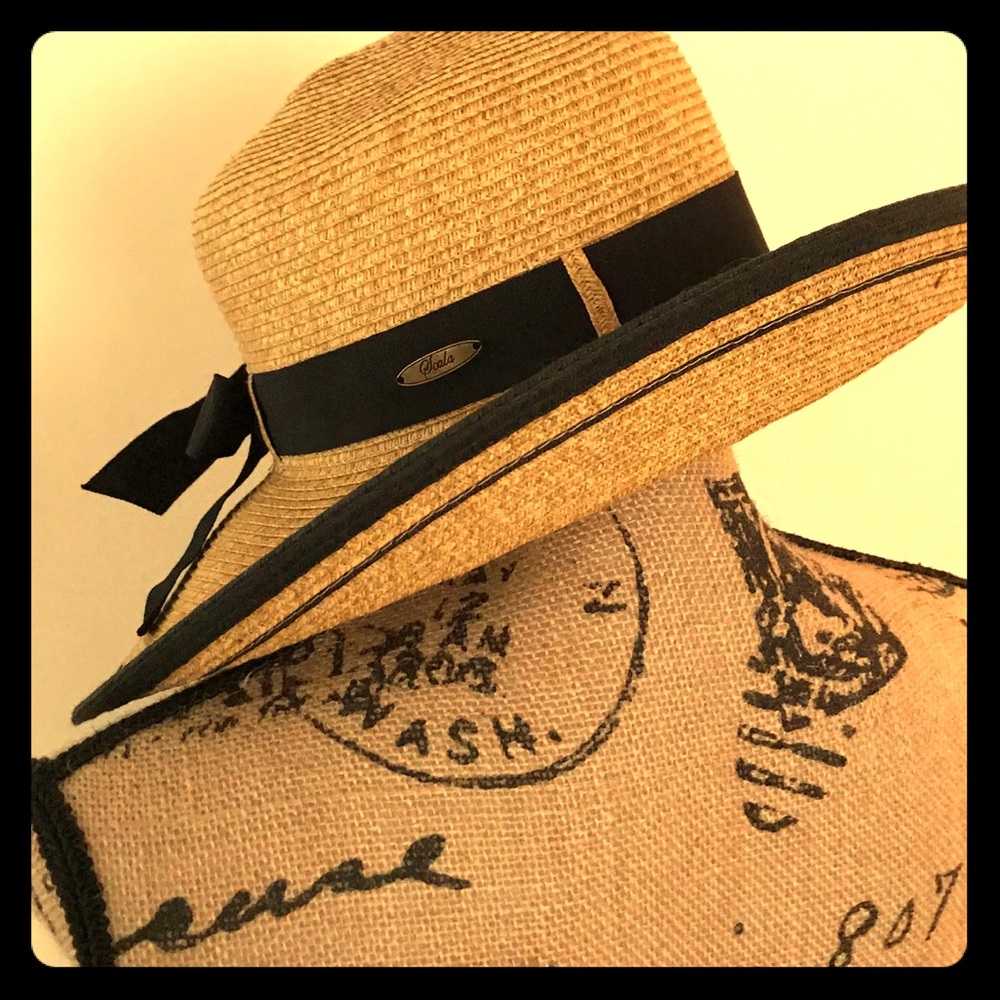 NWOT packable straw hat